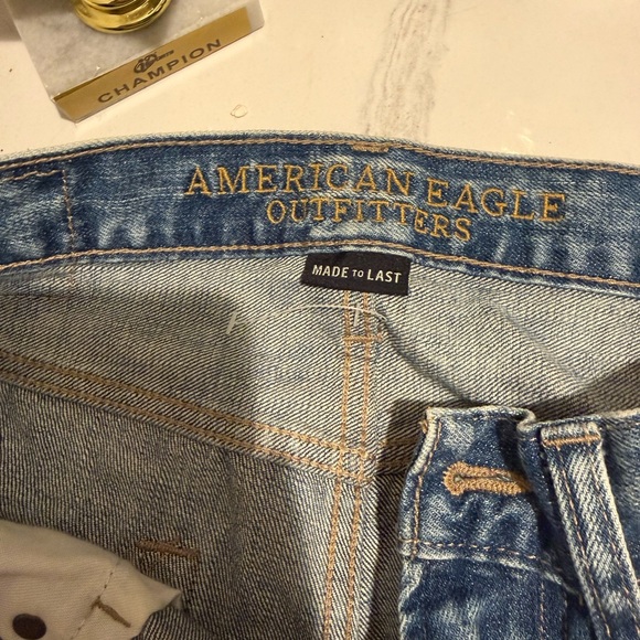 American Eagle Outfitters Classic Blue Jeans - Picture 6 of 9